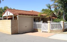 Geraldton Luxury Retreat 2 With Free Streaming